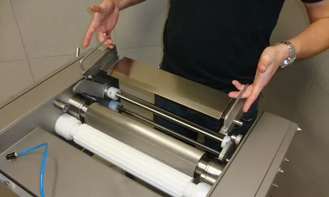 Two handles on the side of the ST700/T skinner can be set and locked to create the desired end product.