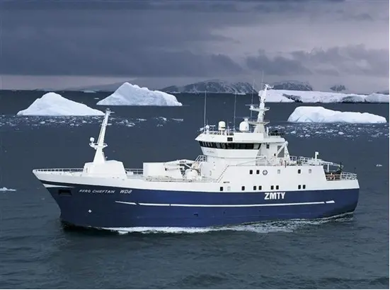 Longliner Avro Chieftain in the southern ocean