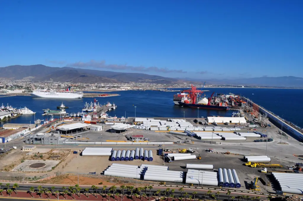 00_64932_puertoENSENADA-2