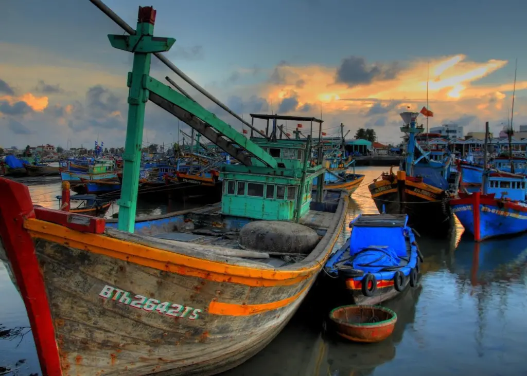 Vietnamese fishing boat. Credit: Lucas Jans/CC BY-SA 2.0, via Wikimedia Commons