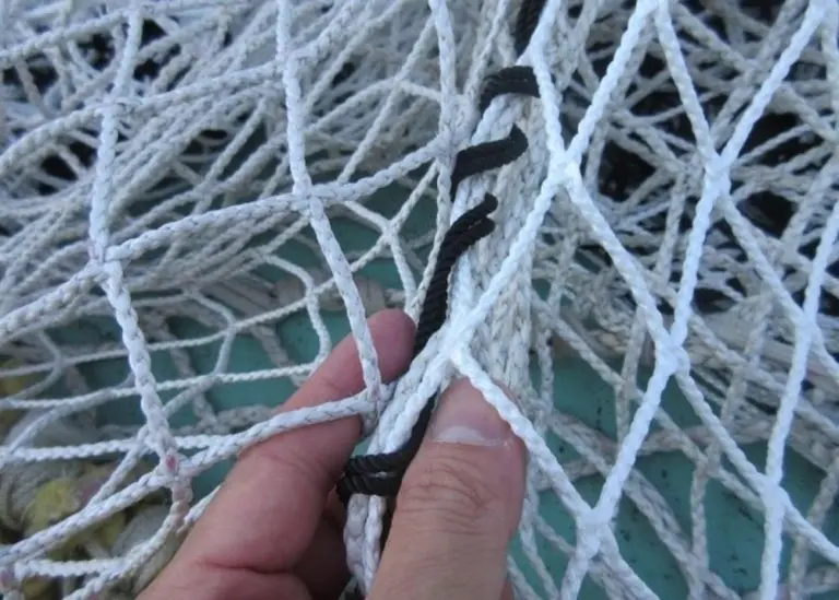 High-performance knotless UHMWPE netting