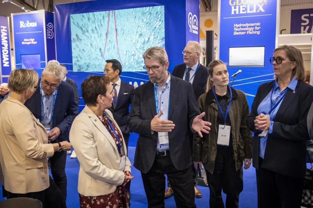50_317389_icefish_ministertour013_488408