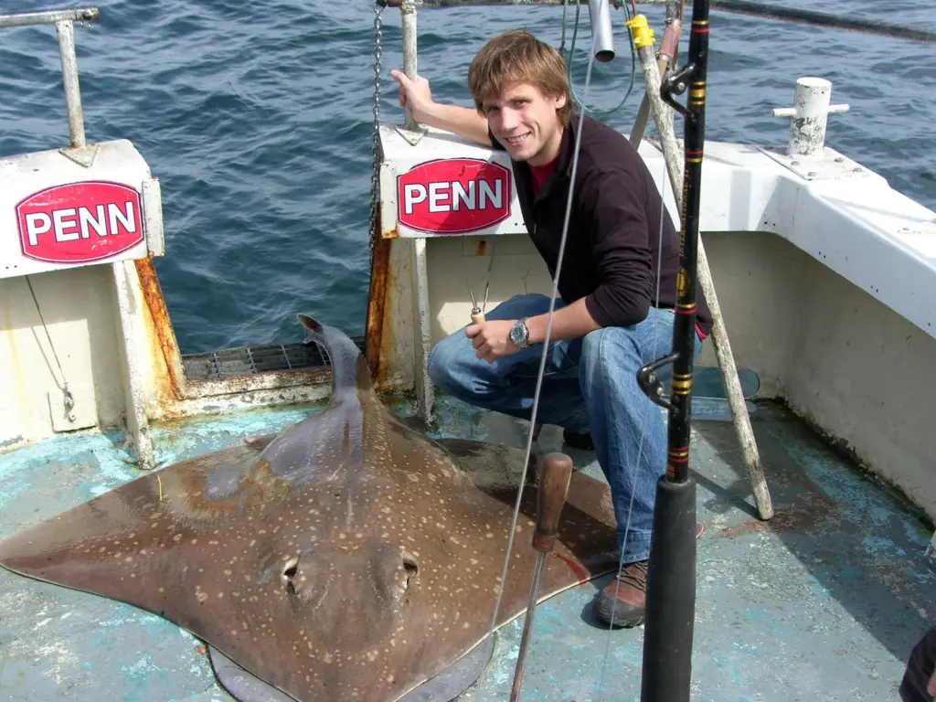 00_62099_James-Thorburn-and-a-common-skate