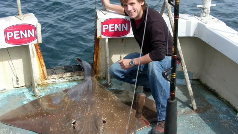 00_62099_James-Thorburn-and-a-common-skate