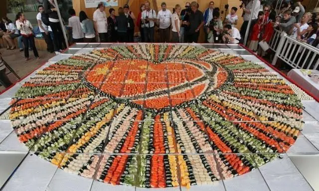 The world's largest sushi mosaic (Photo: Norwegian Seafood Export Council).