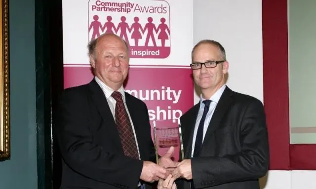 Ian Hagg of the Findus Group receives the FDF Special Award for the Environment from Jim Paice MP, UK minister of state for agriculture and food.