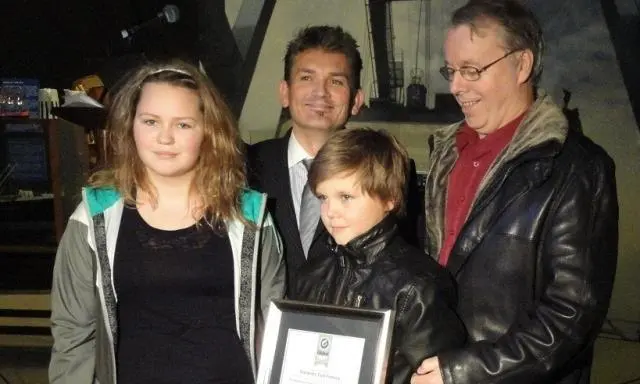 Peter Marshall and Örfirisey’s skipper Trausti Egilsson with his grandchildren Kara and Lárus at the presentation of the responsible fishery certification. (Photo: HB Grandi/ESE)