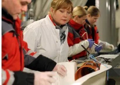 Senior Advisor Heidi Mikalsen checks that everything goes to plan when new vaccines against the disease IPN are tested out at the Tromsø Aquaculture Research Station. Experiences from challenge models for diseases such as IPN, ILA and winter sor...