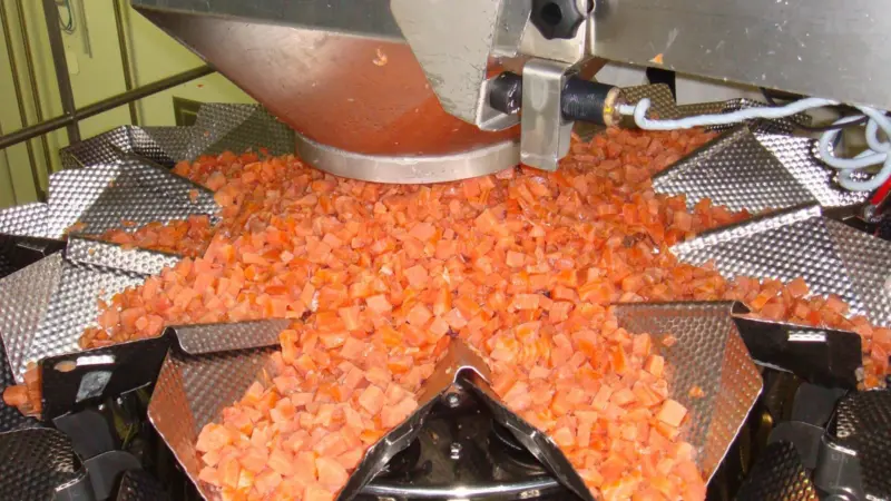 A complete solution for the weighing and packing of salmon lardons has been supplied by Ishida Europe to smoked fish specialist Meralliance