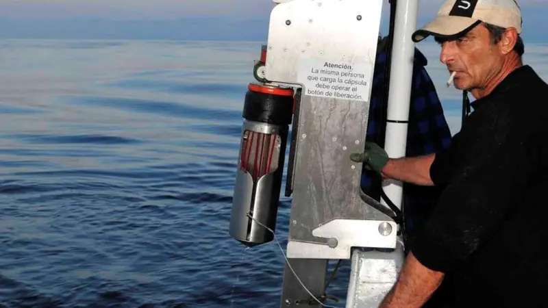 Underwater setter in operation