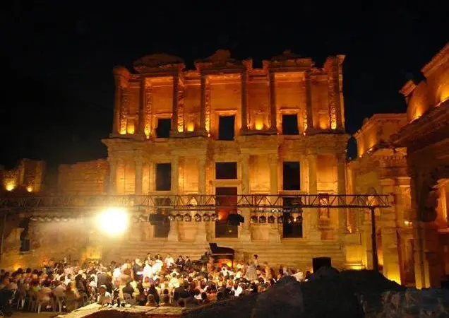 00_59729_Celsus-Library-Ephesus1