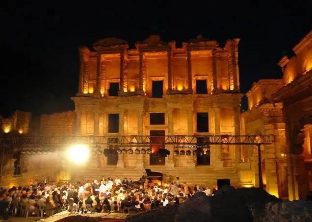 00_59729_Celsus-Library-Ephesus1