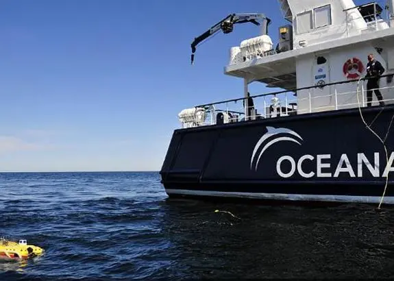 ROV in the sea and the Hanse Explorer behind, Sweden. © OCEANA/ Carlos Minguell