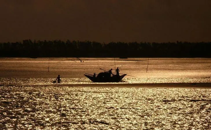 Police expect the missing fishermen have taken shelter in the Bay of Bengal. Photo: Ragib/Colours of Bangladesh