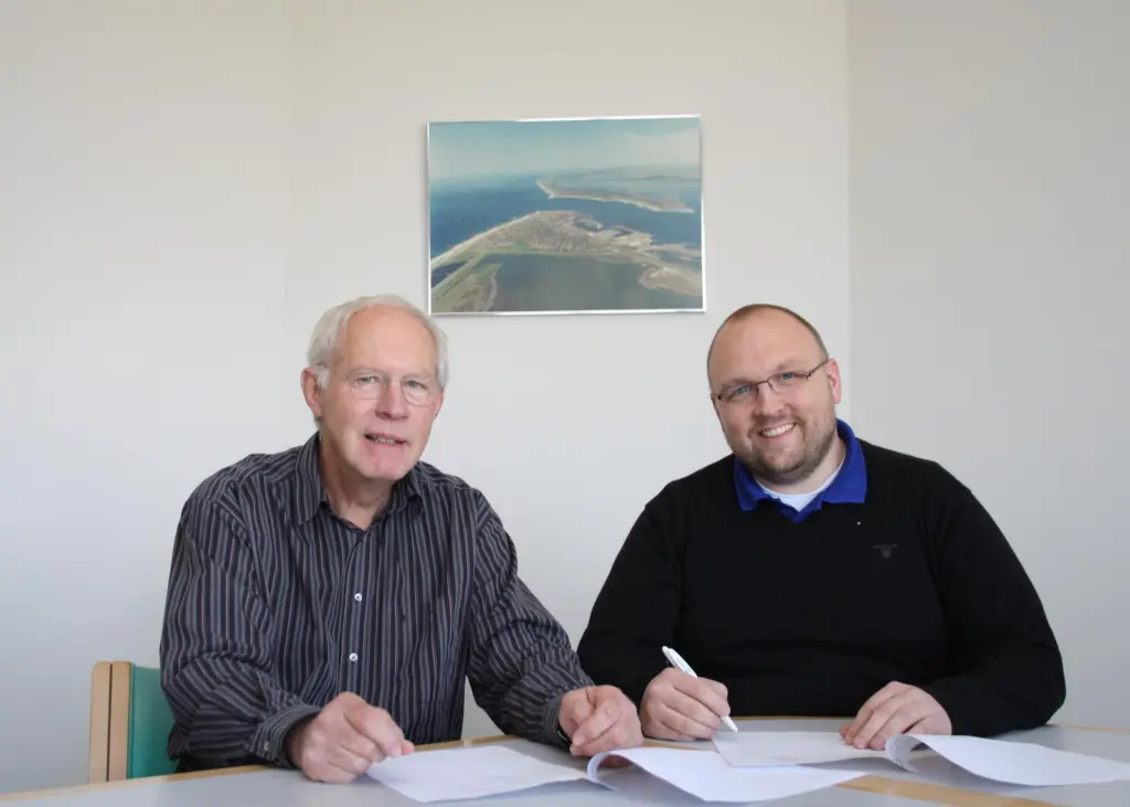 Chairmen Hans Peter Koppernaes and Anker Mejnertz singed the merger deal last week