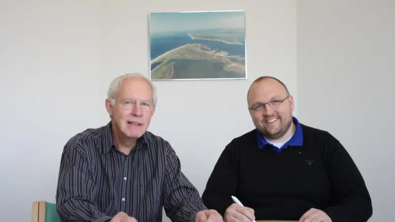 Chairmen Hans Peter Koppernaes and Anker Mejnertz singed the merger deal last week