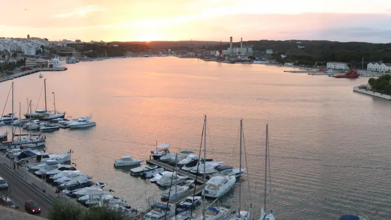Mahon harbour. Credit: Carles Garcia-Roca, CC BY 2.5 ES