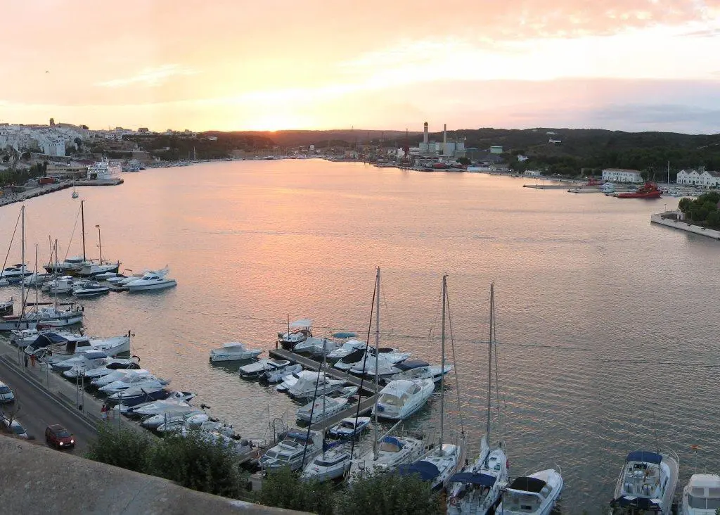 Mahon harbour. Credit: Carles Garcia-Roca, CC BY 2.5 ES