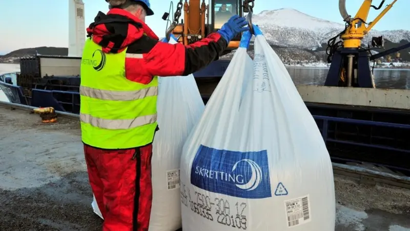 The acquisition strengthens Nutreco's aquaculture feed business, Skretting, in Latin America