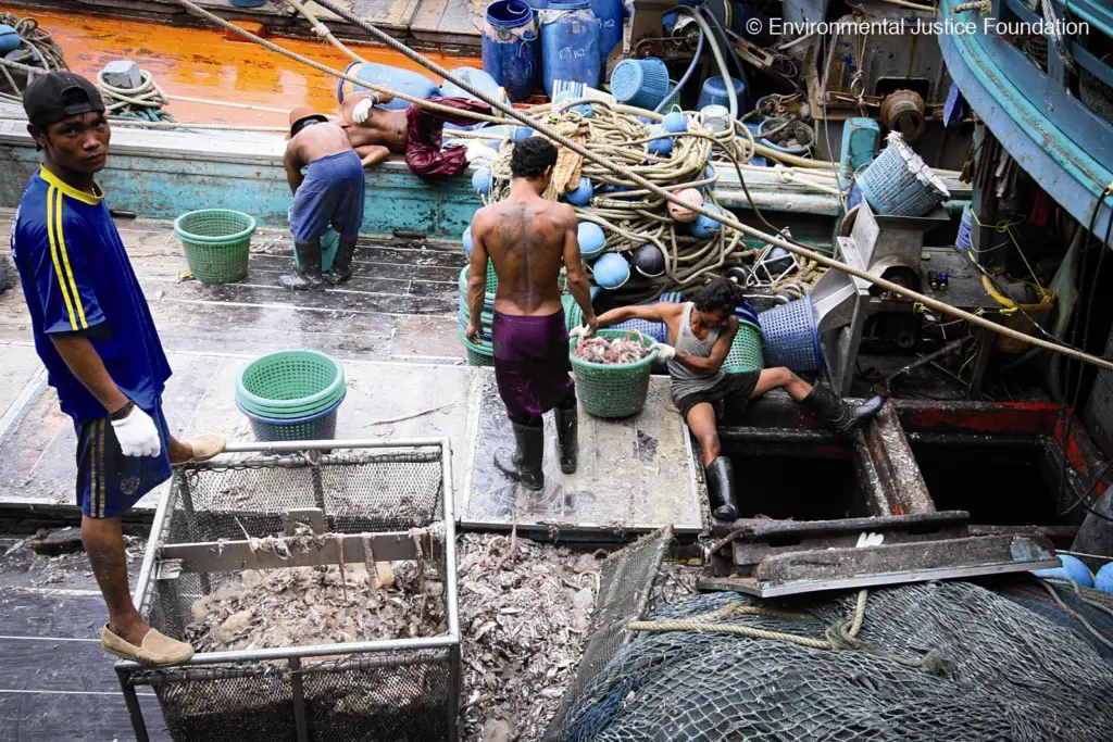 Working aboard a Thai fishing boat © EJF