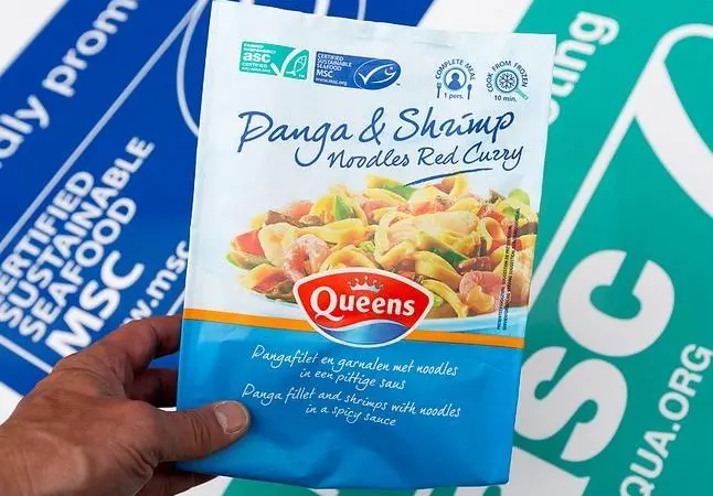 Queens Panga & Shrimp Noodles Red Curry is the first product to carry both the ASC and MSC logos © Nils van Houts/ASC