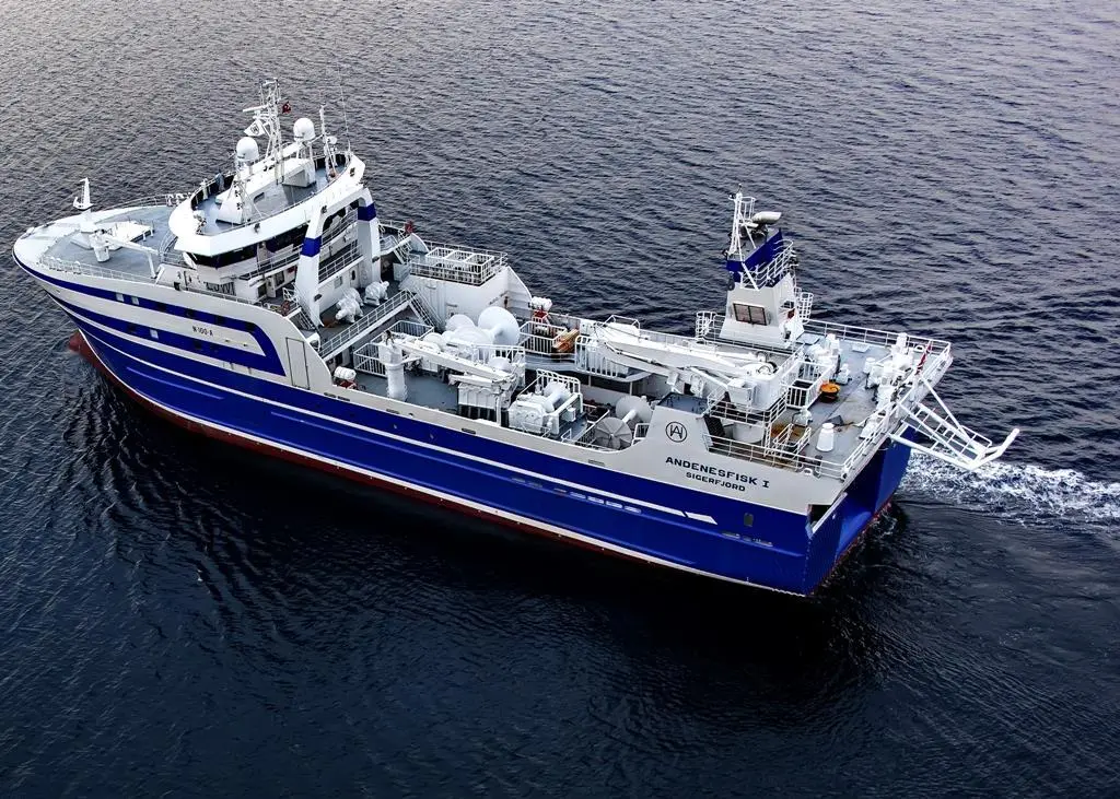 'Andenesfisk I' is equipped with a fillet fish process plant and outfitted with electric motor driven fishing winches on deck