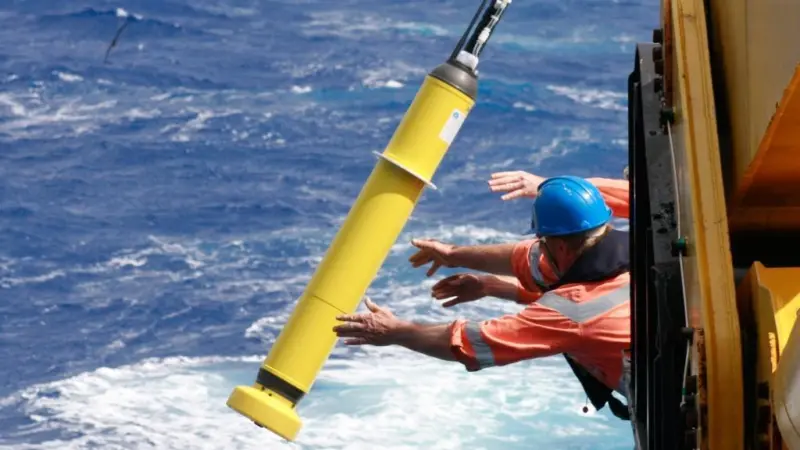 The deployment of an Argo float into the ocean. Credit: CSIRO