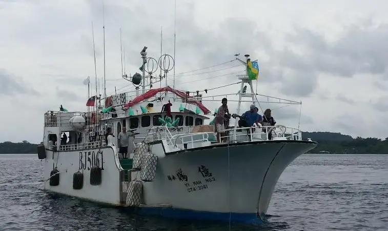 The Yi Man #3 pulling into Port in Noro. Photo: Malo Hosken