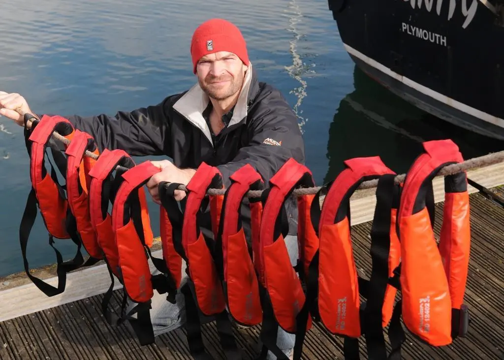 The Mullion Compact 150N CE PFD