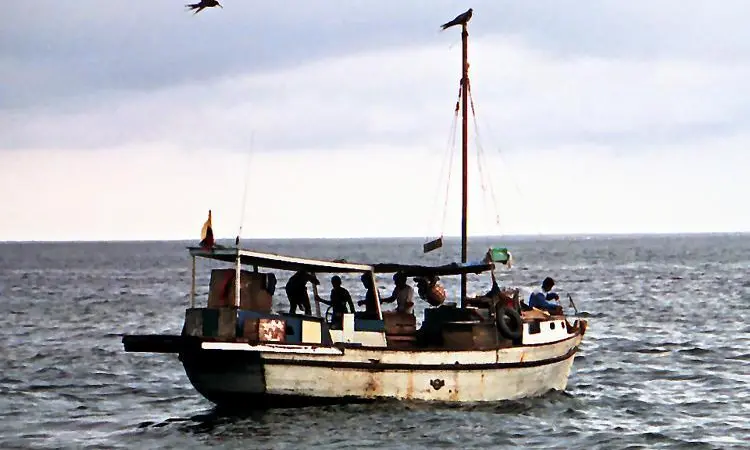The Ecuadorian artisanal fishing fleet will be outfitted with Globalstar’s satellite transmitter, the SmartOne. Credit: Paul Stein/CC BY-SA 2.0