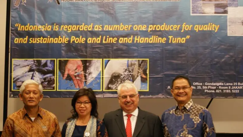 L-R: Saut P. Hutagalung, Director General of Fish Processing and Marketing, MMAF; Yanti Djuari, Chair of AP2HI; John Burton, Chairman of IPNLF; and Rusnadi Padjung, Deputy Assistant for Investment, KPDT. © IPNLF