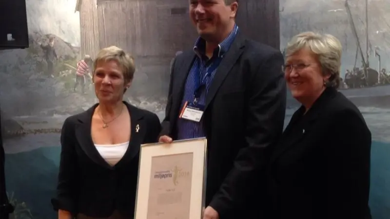 The award was presented to Nogir AS CEO Einstein Aleksandersen by Minister of Fisheries Elisabeth Aspaker and Fisheries Director Liv Holmefjord