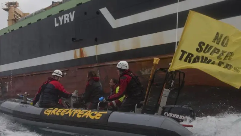 Greenpeace activists on an inflatable boat intercepted the world’s second largest factory fishing trawler, the FV ‘Margiris’. © Greenpeace