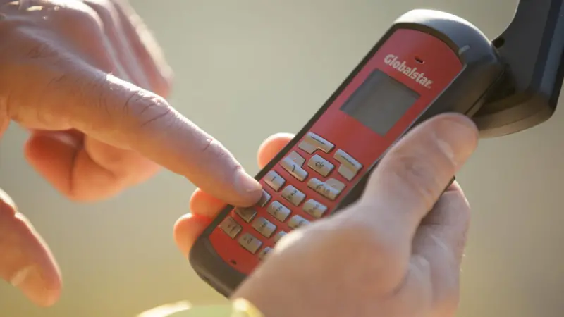 Hand dialling on a satellite phone