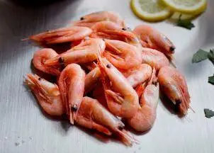 The blue ecolabel shows that the prawns were caught using sustainable methods