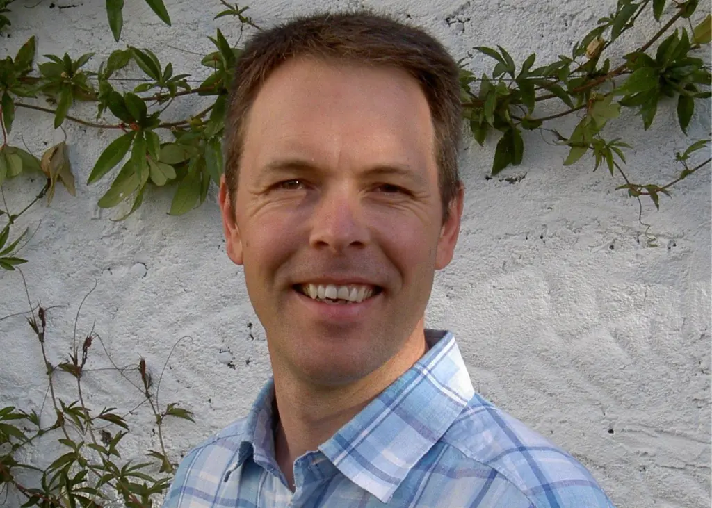 Dr Steven Mackinson