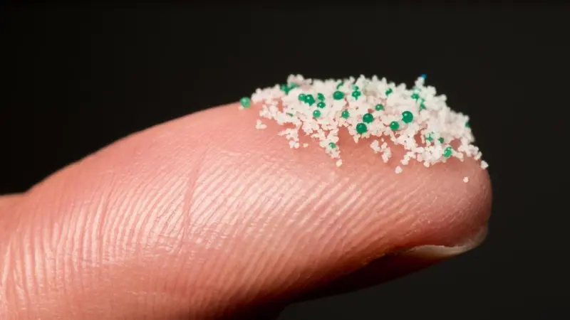 Several nations have already pledged to ban the use of microbeads. © Fred Dott / Greenpeace