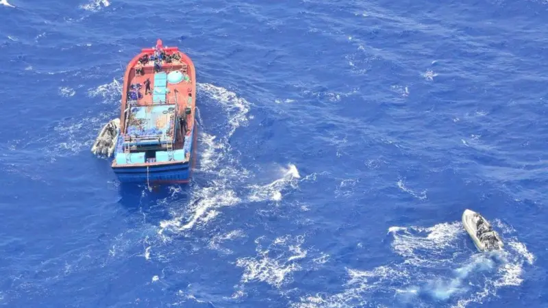 Apprehension Vietnamese fishing vessel near Lihou reef in the Coral Sea