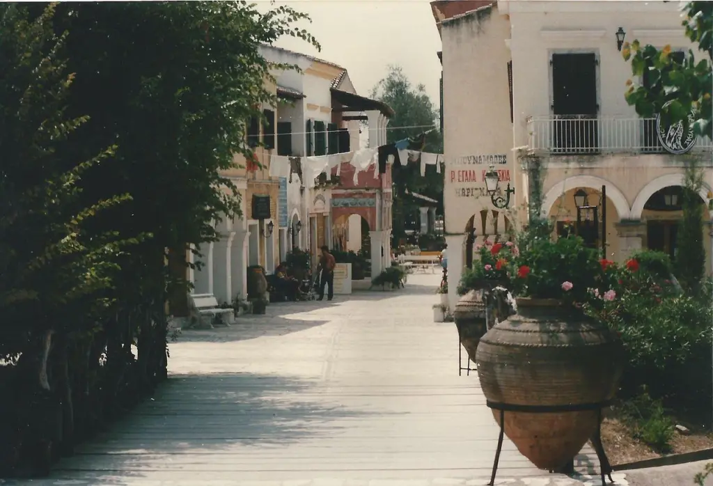 00_66987_Danilia-Village
