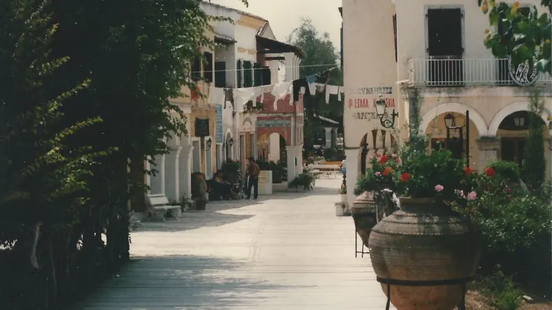 00_66987_Danilia-Village