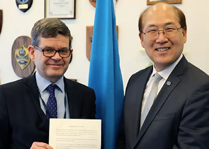 H.E. Mr. Markku Keinänen, Ambassador and Permanent Representative of Finland to IMO, and Secretary-General Kitack Lim