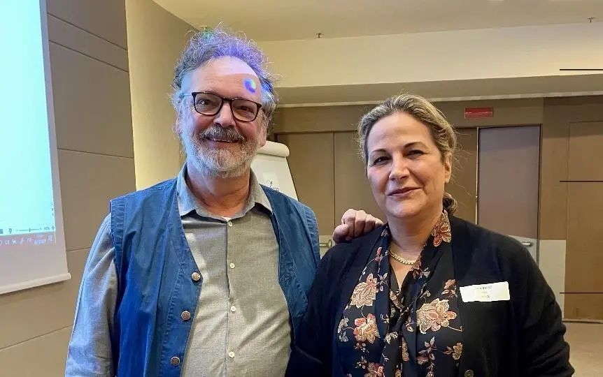 IUCN representative François Simard and the FEAP President Lara Barazi-Geroulanou presenting the IUCN-FEAO MoU