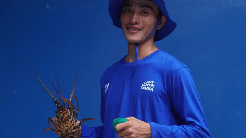 Aruna Fisherman with Lobster