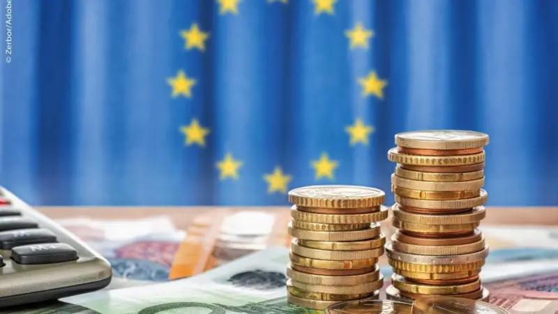 AdobeStock_229336161-euro-moeny-eu-flag