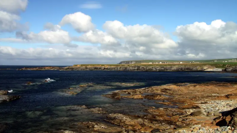 Coasts_of_the_Orkney_Island_near_Birsay_in_summer_2012_(5)