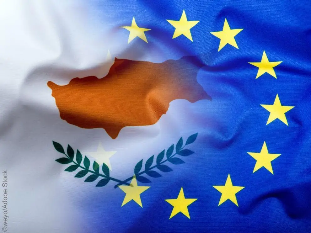 AdobeStock_103444927-cyprus-eu-flags
