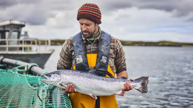 Loch_Duart_Ruairidh_on_farm_with_salmon