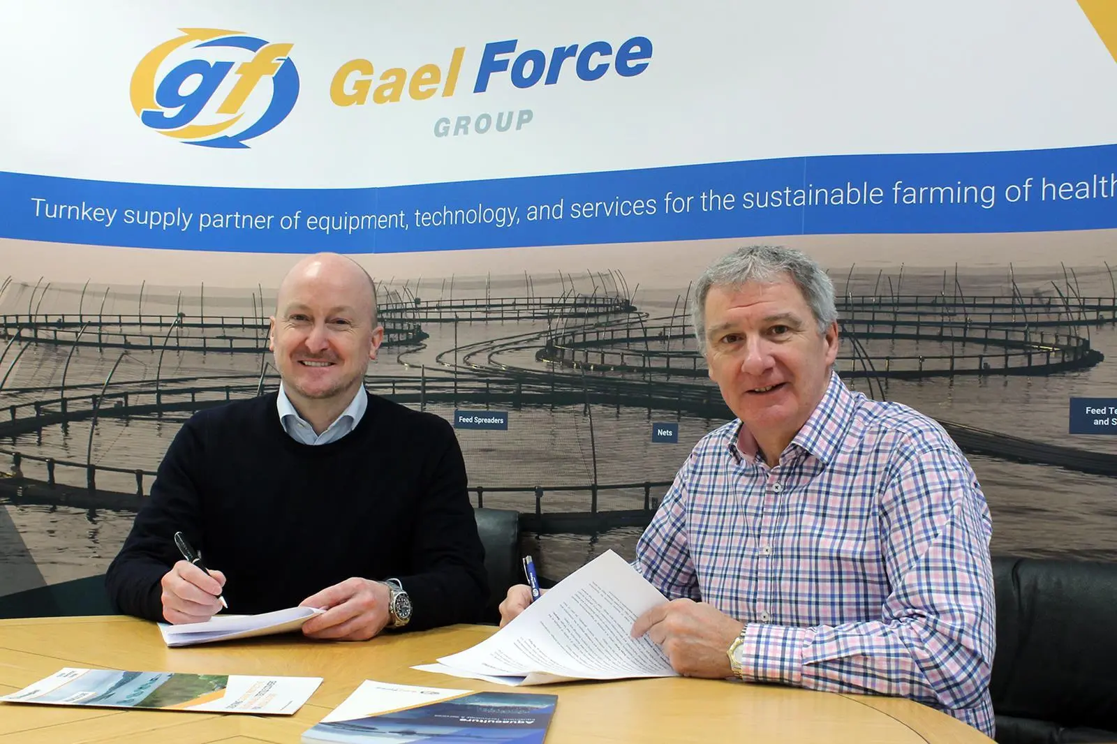 David Cunningham (Left) and Stewart Graham (R) sign an MoU