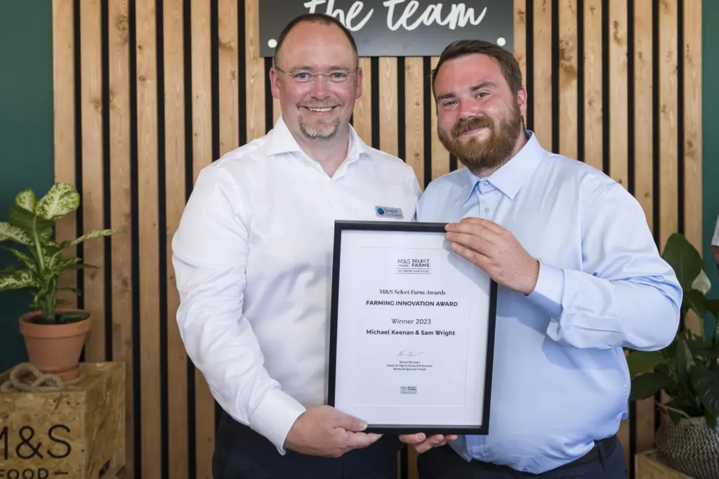 (l-r) Scallastle farm manager Michael Keenan with husbandry colleague Sam Wright