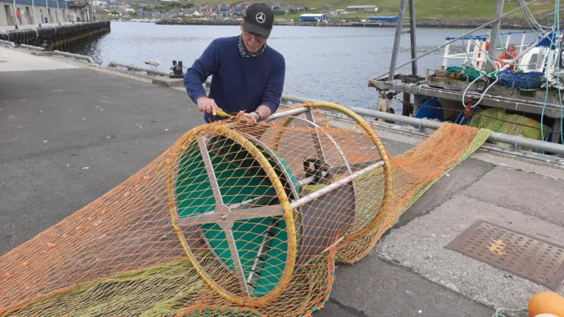 Smartrawl device being fitted into trawler net